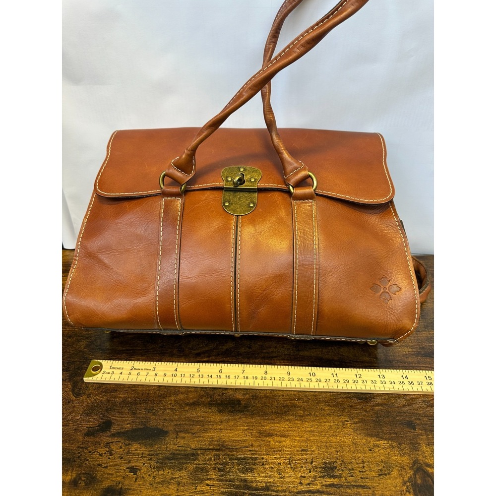 Patricia Nash Heritage Vienna Shoulder Bag In Tan with Brass Turn Lock Closure - Picture 10 of 16
